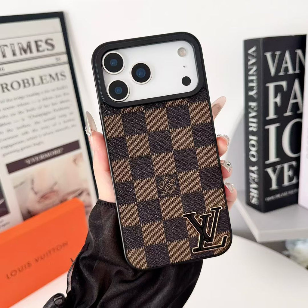 Luxury Fashion Phone Case with Iconic Pattern – iPhone 11–17