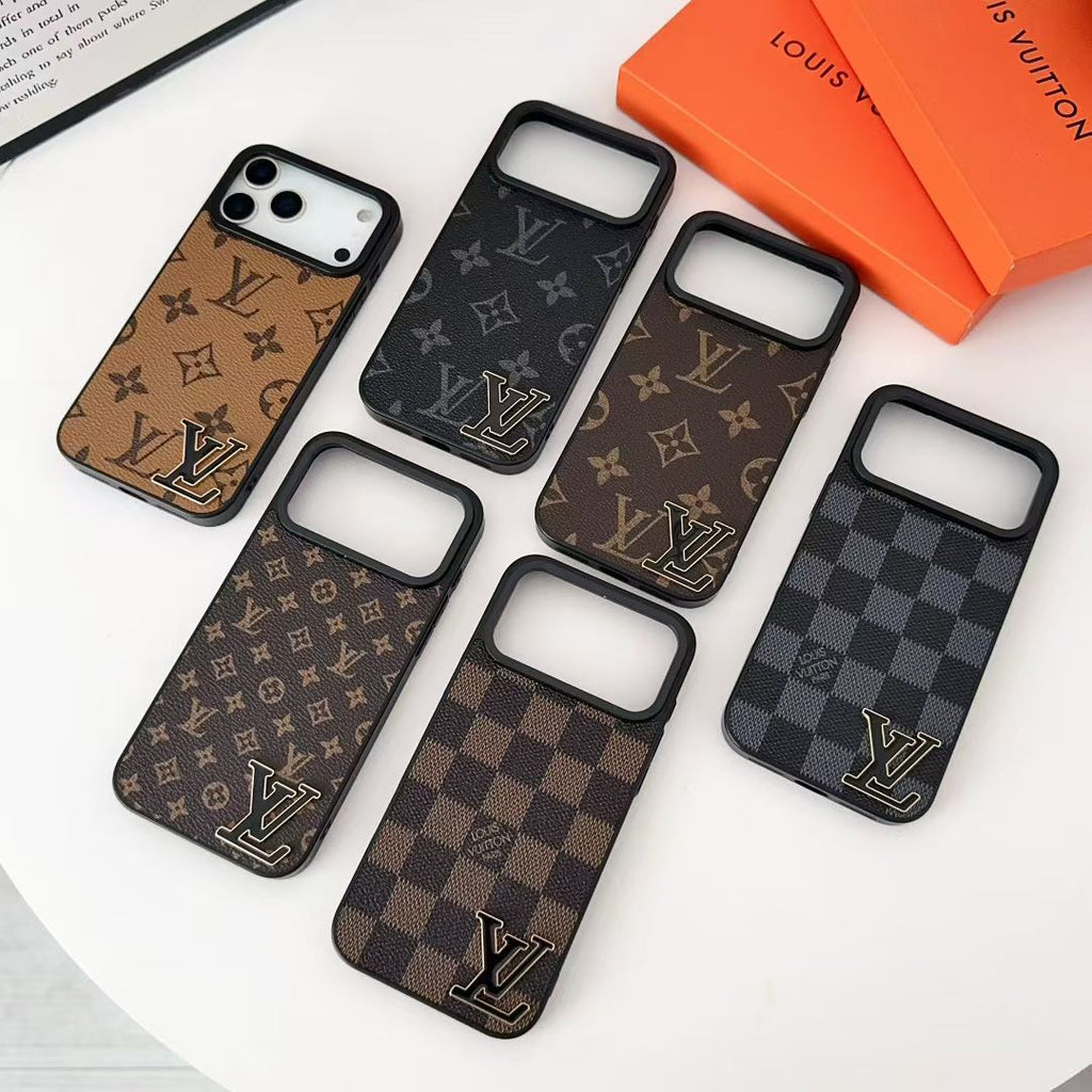 Luxury Fashion Phone Case with Iconic Pattern – iPhone 11–17