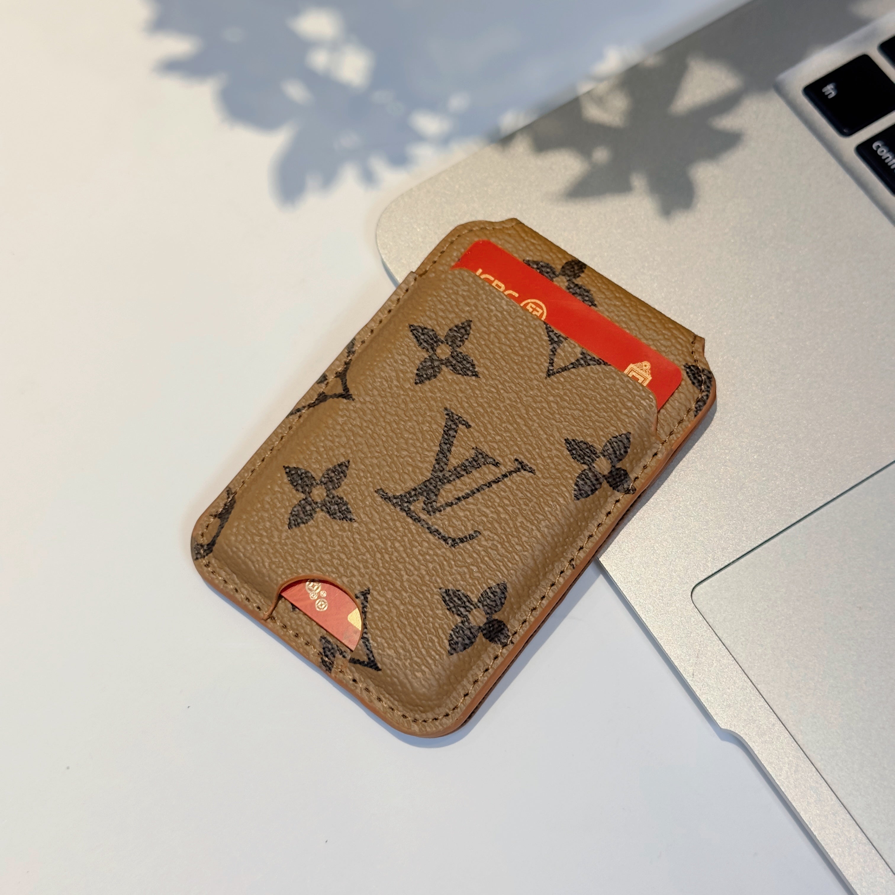 Gucci-Style Designer iPhone Case – Luxury Protective Cover (11–17 Series)