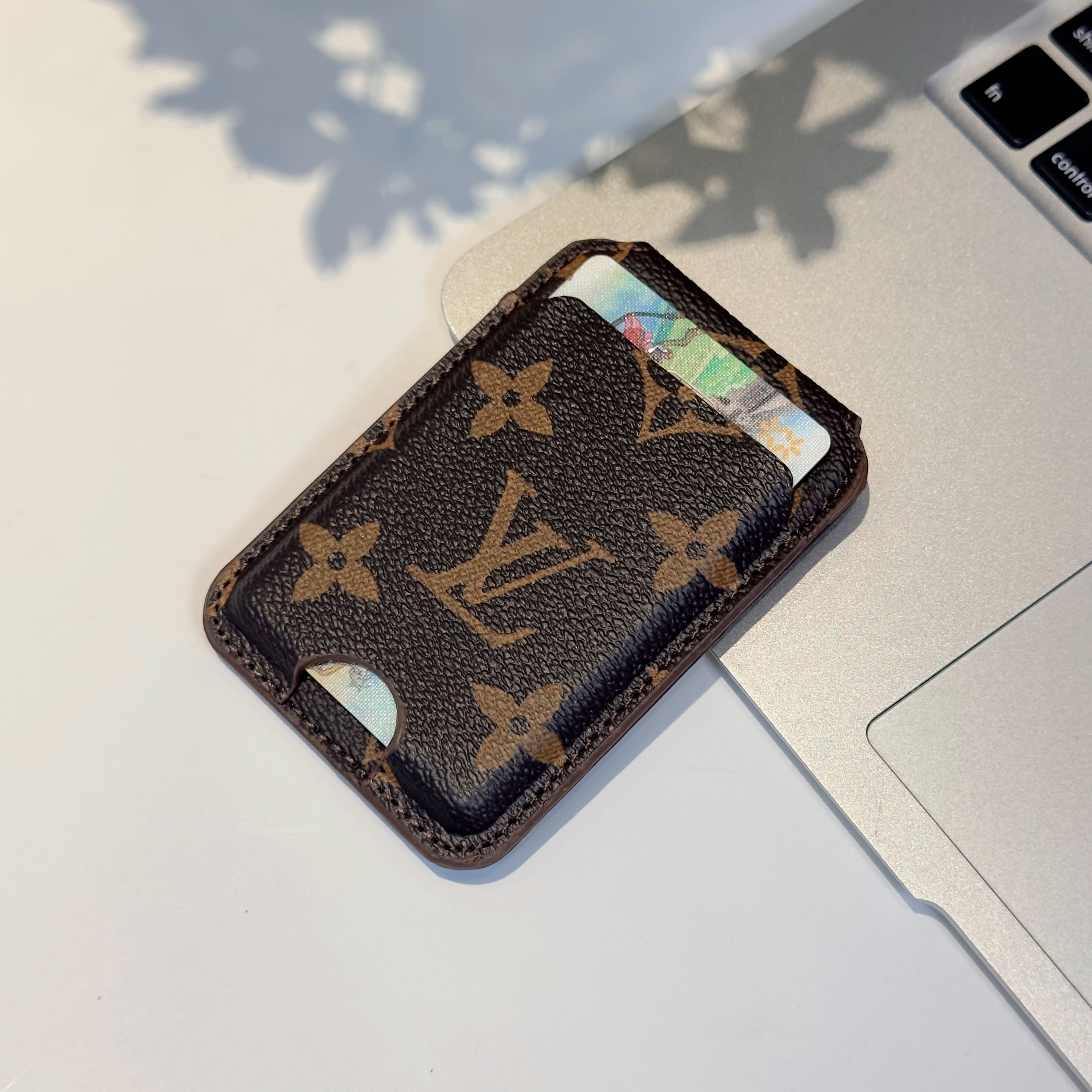 Gucci-Style Designer iPhone Case – Luxury Protective Cover (11–17 Series)