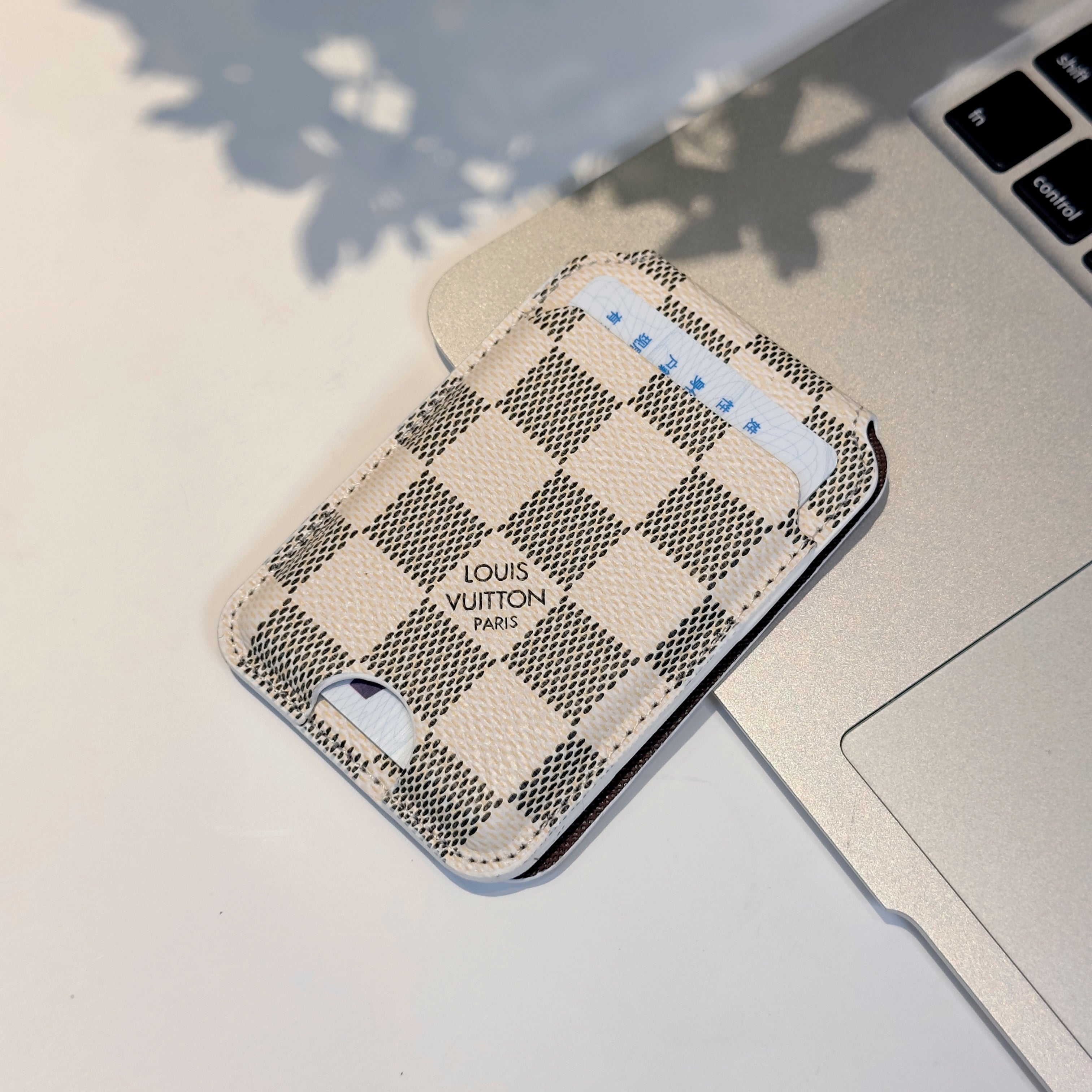 Gucci-Style Designer iPhone Case – Luxury Protective Cover (11–17 Series)